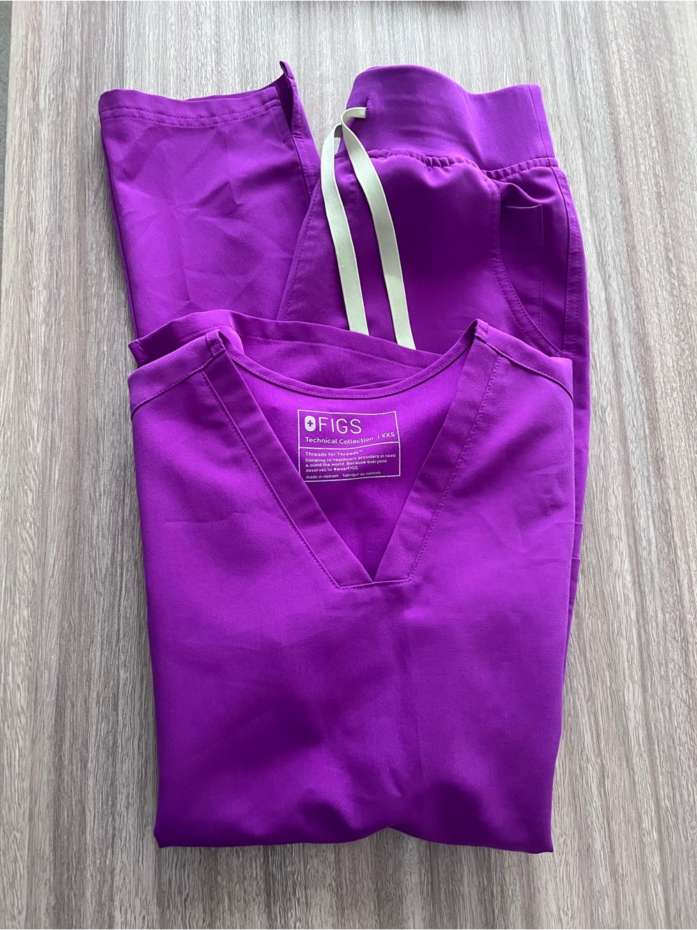 Figs Purple Jolt Scrub Set